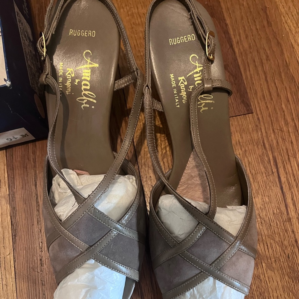 Vintage Amalfi Women’s Shoes (price per each pair) - Picture 10 of 15